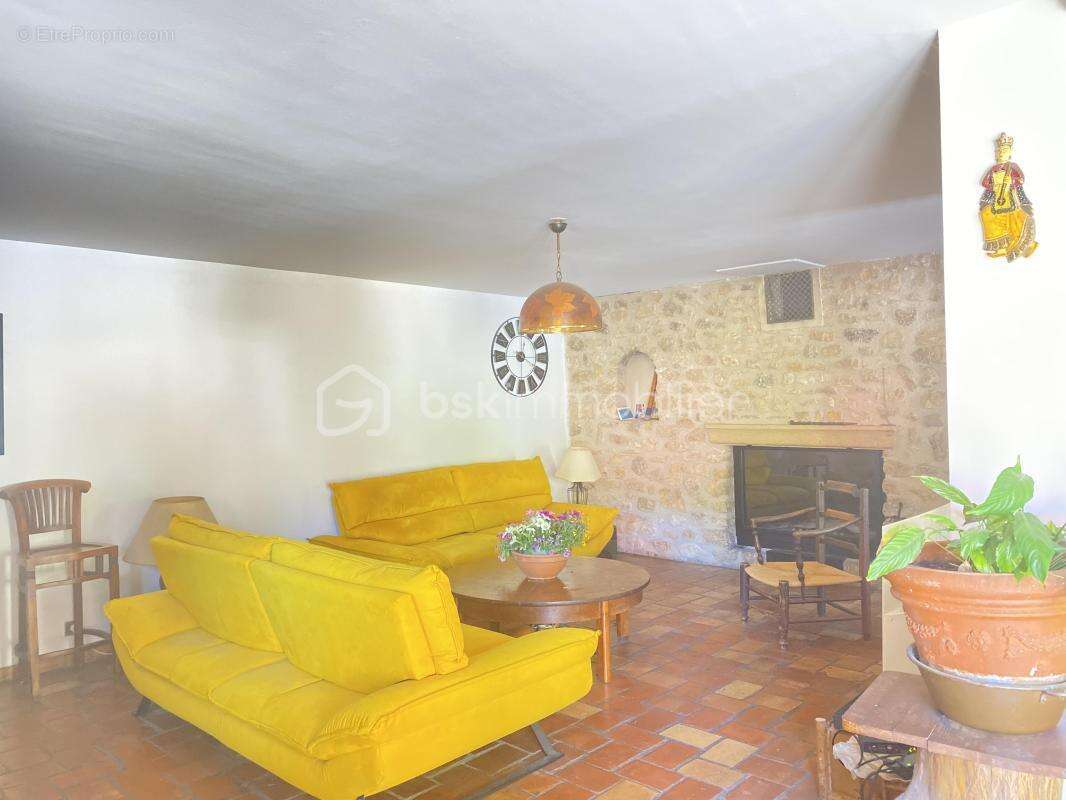 Maison à LA ROQUE-D'ANTHERON