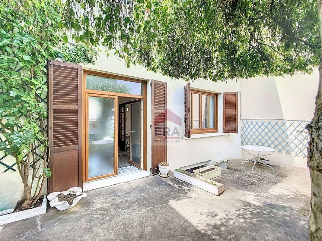 Maison à SURESNES