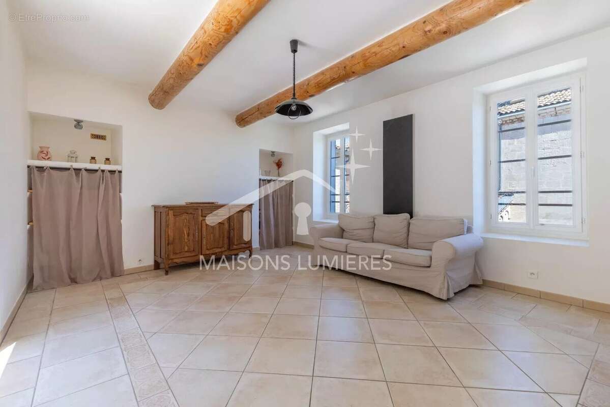 Maison à SAINT-SATURNIN-LES-APT