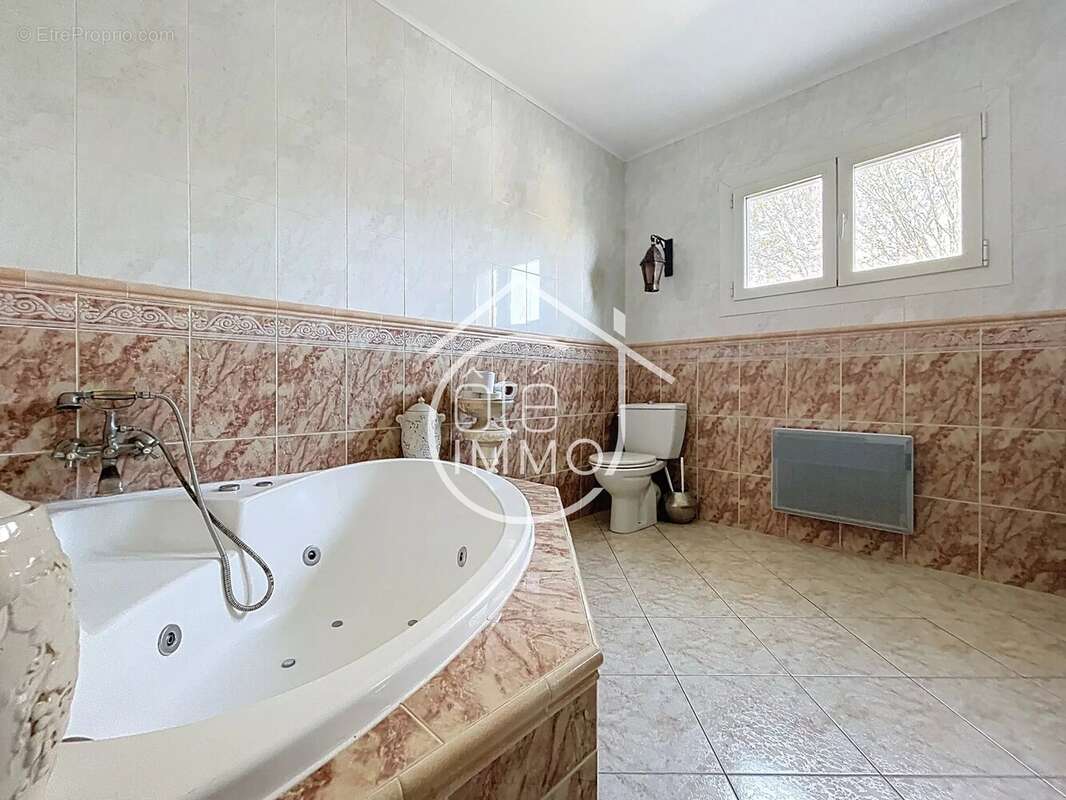 Maison à MONTPEYROUX