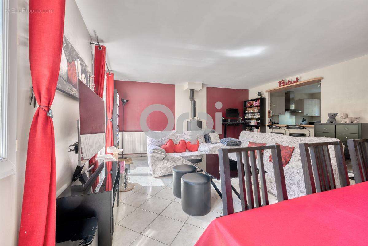 Maison à BUSSY-SAINT-GEORGES