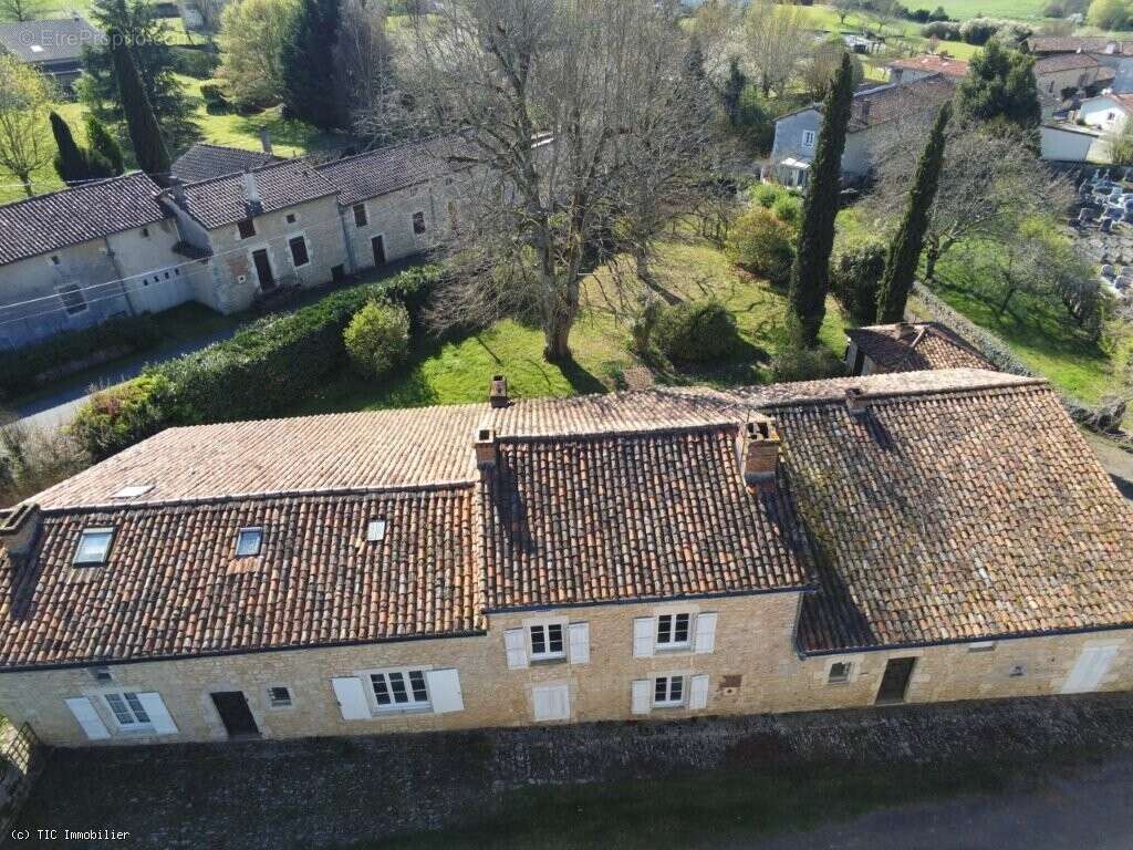 Maison à RUFFEC