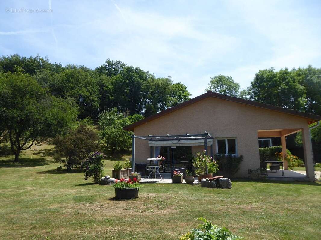 Maison à SICCIEU-SAINT-JULIEN-ET-CARISIEU