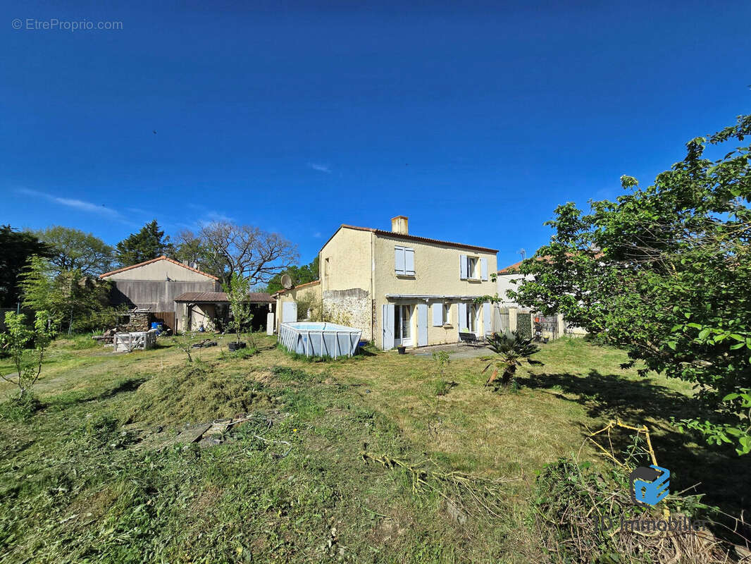 Maison à MONTAIGU