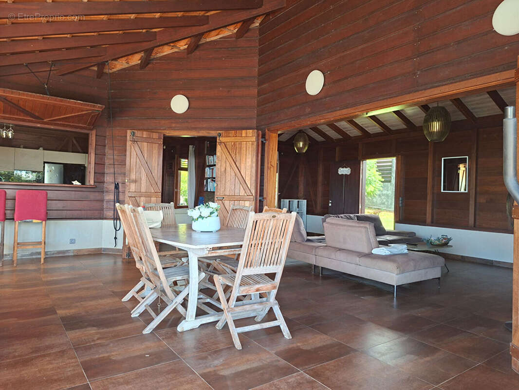 A vendre - villa t4  atypique - 150 m2 - vue mer - piscine - case-pilote - photo 6