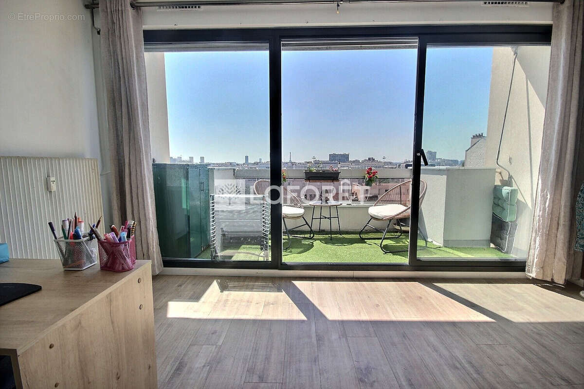 Appartement à COURBEVOIE