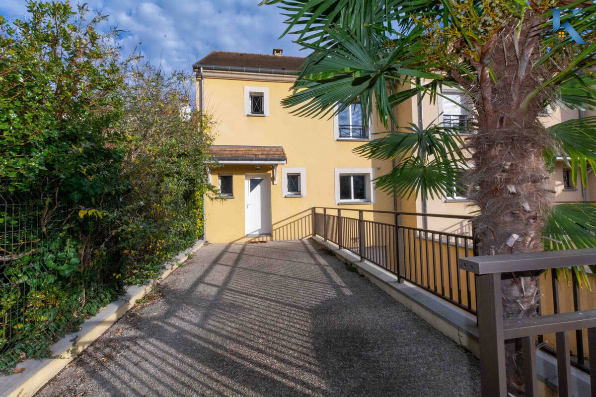 Maison à SAINTE-GENEVIEVE-DES-BOIS