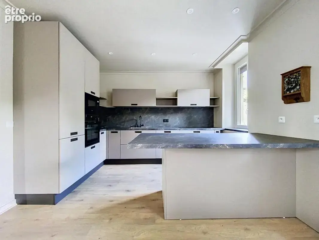 Appartement - Duplex - 3 Chambres - Buanderie - Cave - Extérieur privatif - Parking pour 3 ou 4 voitures - photo 2