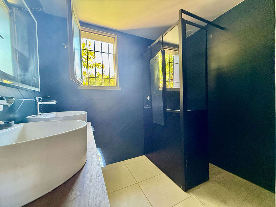 Maison à BAGNOLS-SUR-CEZE