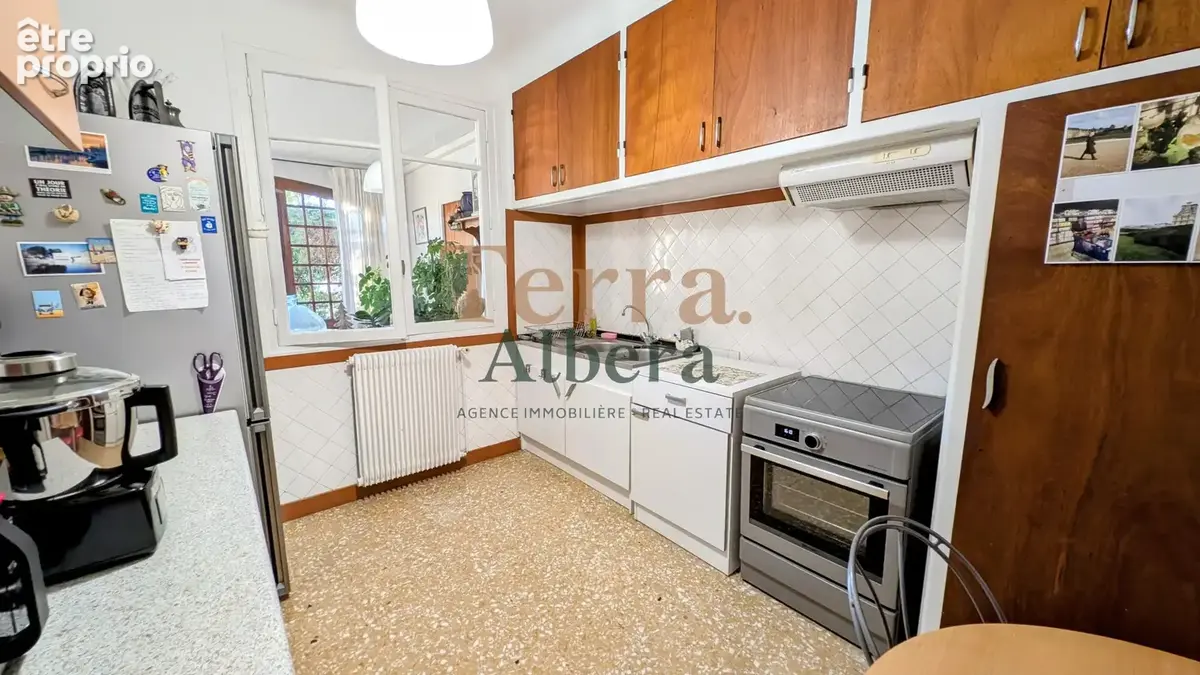 Saint-Genis-Des-Fontaines - Villa de 308 m2 avec 3 Appartements - photo 16