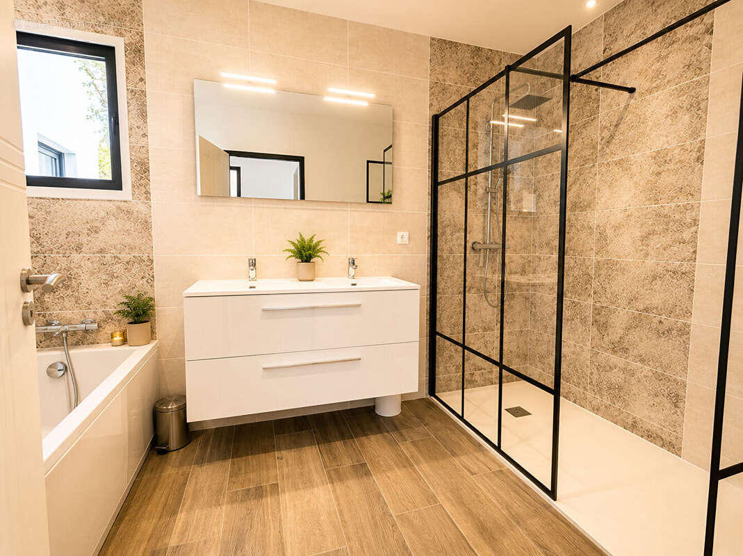 SAINT GILLES CROIX DE VIE Maison contemporaine 156m² environ, de 2022, 4 chambres garage et jardin. - photo 11