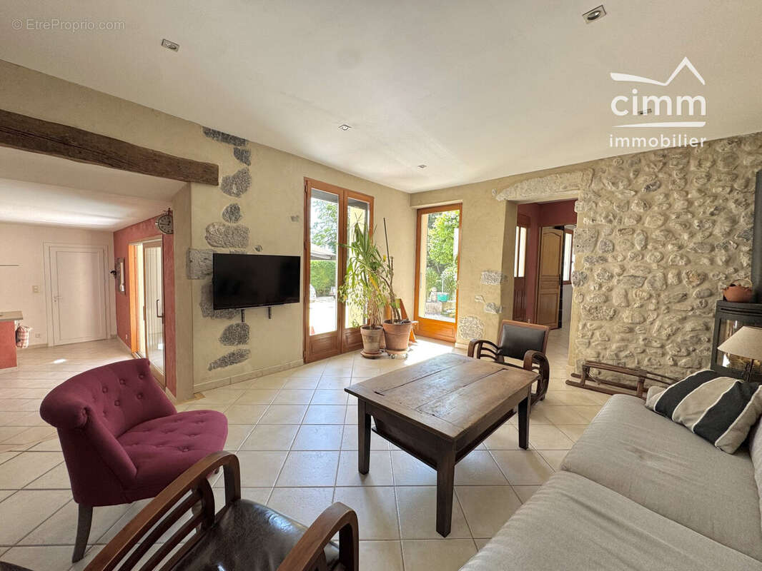 Maison 128 m² à Saint-Ismier  - photo 3