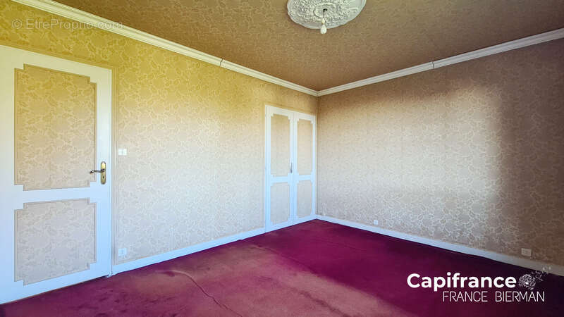 Maison à rénover sur 2 niveaux NIORT - photo 13