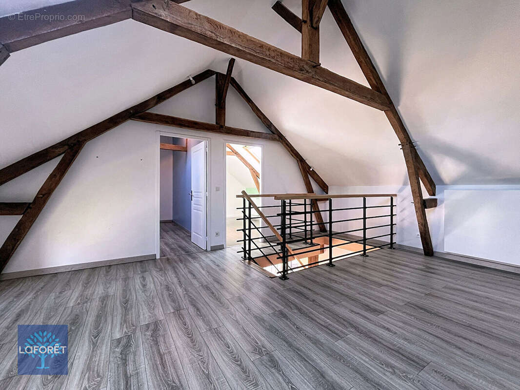 Maison à LIVRE-SUR-CHANGEON