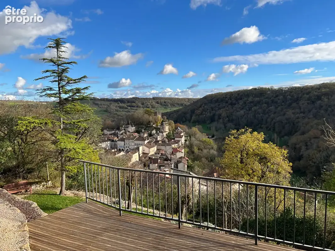 Maison entièrement restaurée avec vue exceptionnelle sur les hauteurs. - photo 3