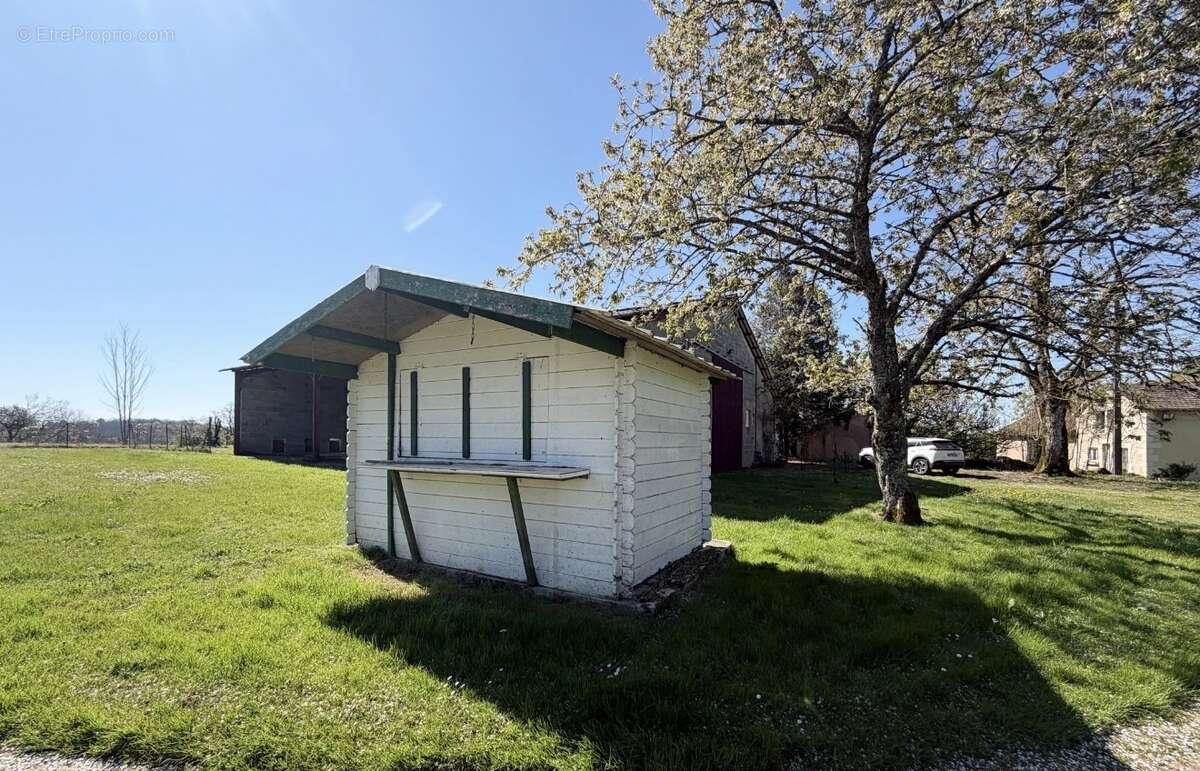 Maison à CREYSSENSAC-ET-PISSOT