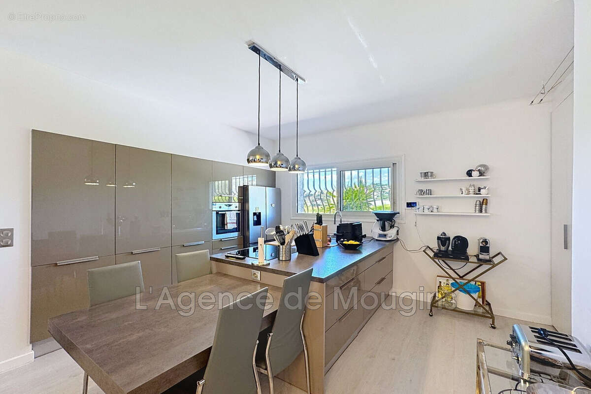 Maison 266 m² à Mougins  - photo 7
