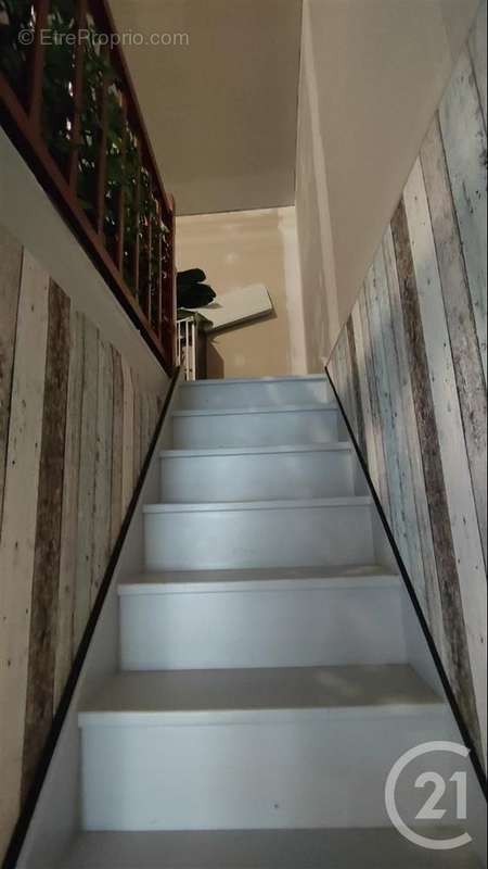 Maison à SAINT-QUENTIN-SUR-COOLE