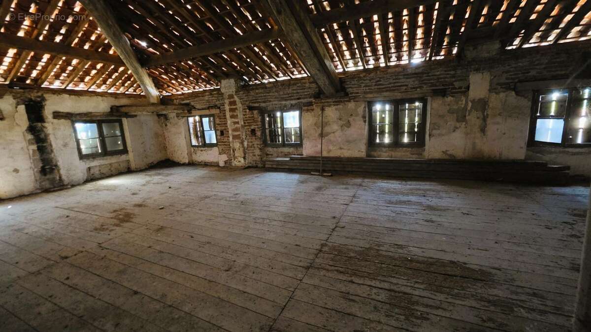 Maison à NEGREPELISSE