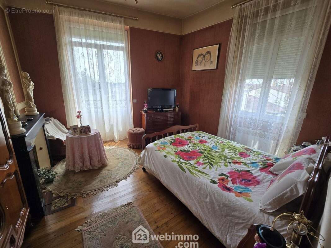 Au premier étage deux chambres