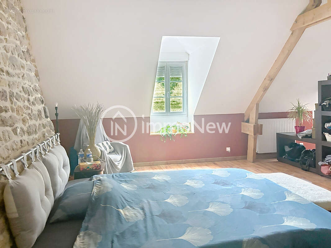 Superbe maison en pierre 192 m2 sur terrain 4807 m2 avec beaux volumes et puits - photo 12
