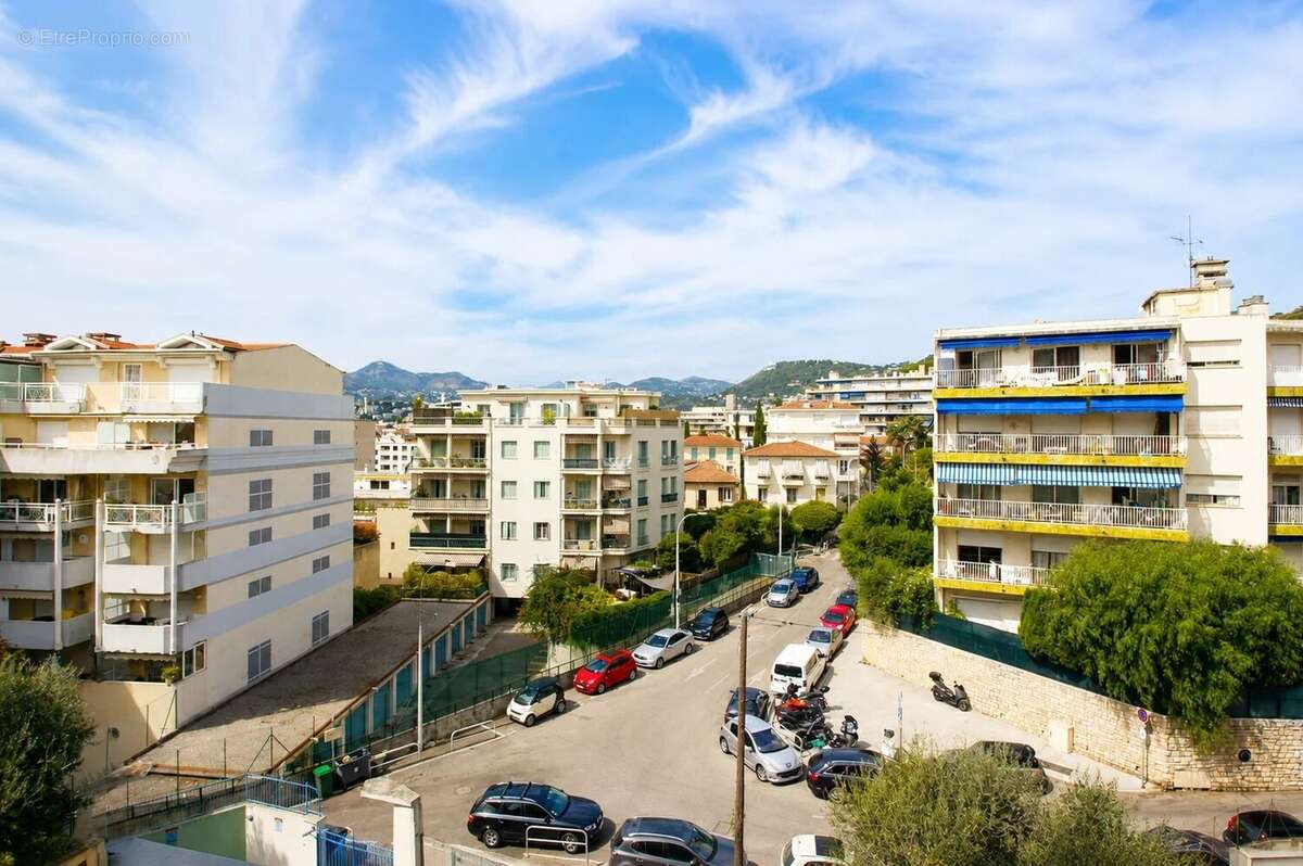 NICE "LE PORT" -  3P 77m² + 8m² Terrasse  Vue MER  Parking + Cave - photo 16