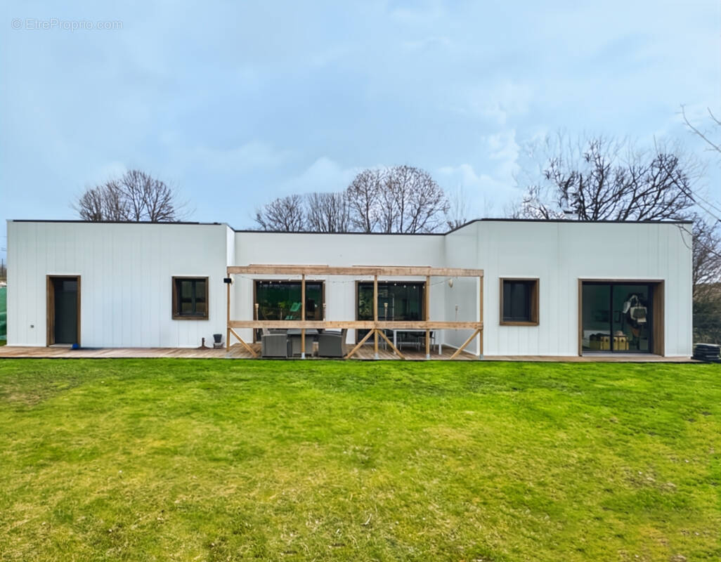 Maison à VILLETOUREIX