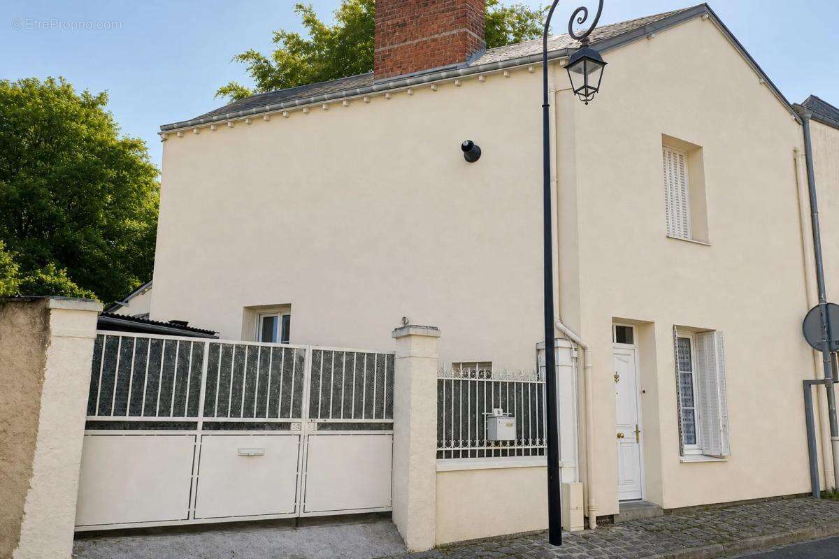 Maison à LE GUE-DE-LONGROI