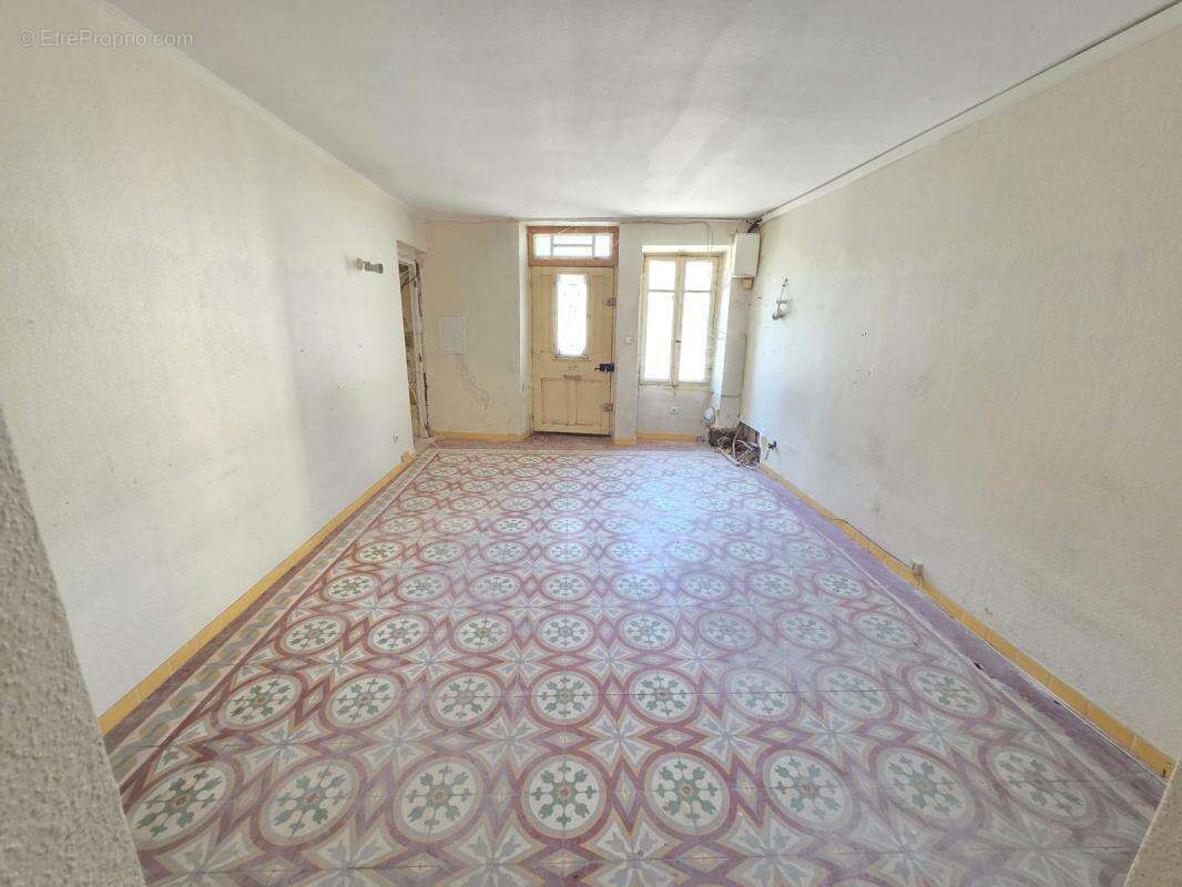 Appartement à MONTAREN-ET-SAINT-MEDIERS
