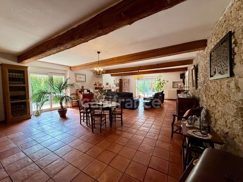 Maison de Maitre CARCASSONNE sur 233m2 habitables , 5 chambres, garage, piscine terrain 1100m2 - photo 10