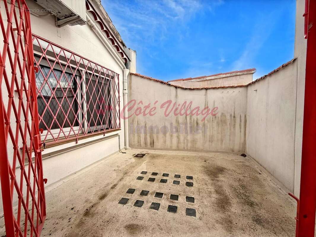 Narbonne – Quartier Révolution - Maison de ville avec grand garage et terrasse - photo 2