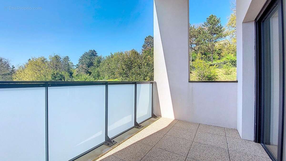 Appartement - 3 Chambres - Cave - Balcon - Garage en sus - Proche commodités - Au calme absolu - photo 2
