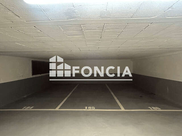 Parking à PARIS-19E