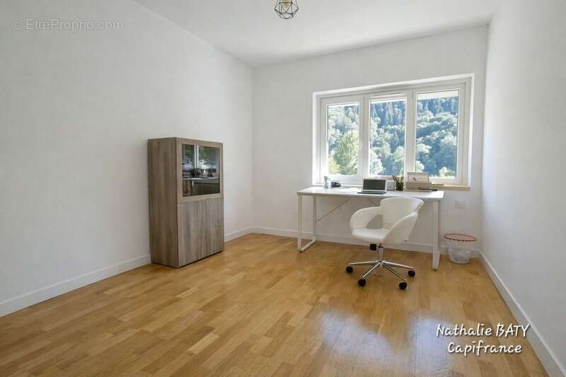 Rare à la vente - Spacieux appartement 150 m² – 7 pièces – 4 chambres – Terrasse, balcon, jardin – Dépendances – Ugine - photo 12