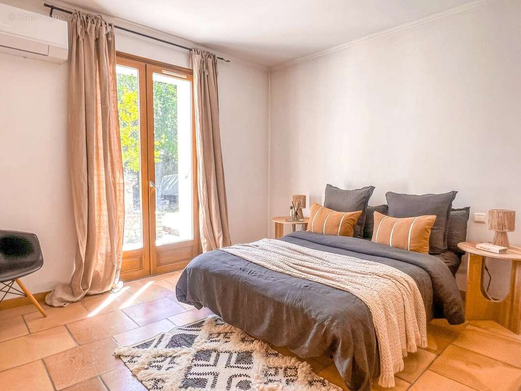 Maison familiale 6 pièces de 164 m² avec T2 indépendant de 35 m² - Roquefort les Pins - photo 7