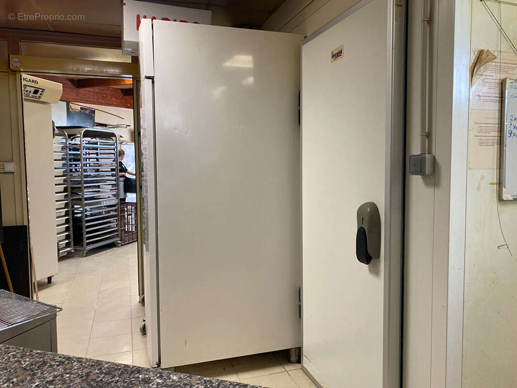 Commerce à ROCHEFORT-SUR-NENON