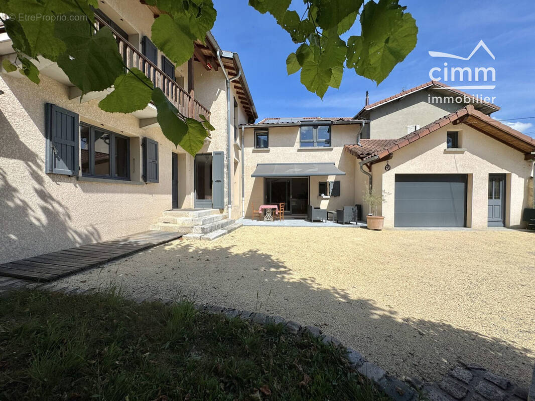 Maison 128 m² à Saint-Ismier  - photo 2