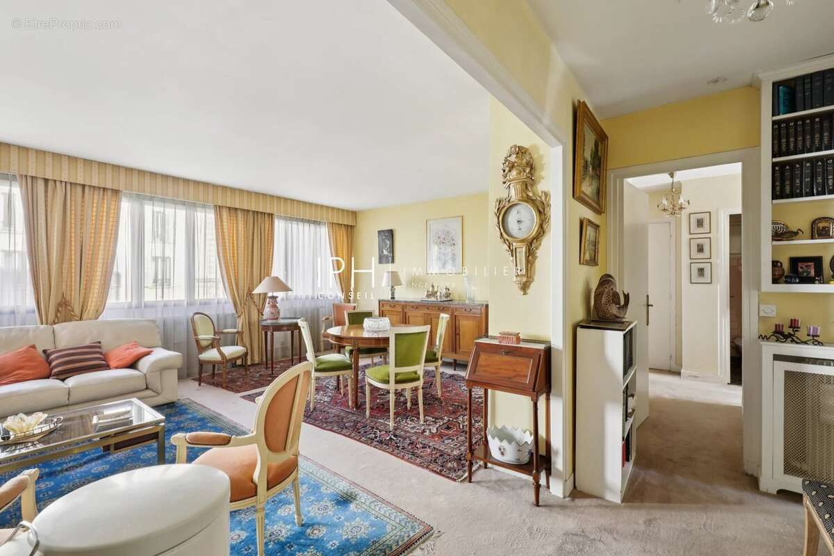 Appartement à NEUILLY-SUR-SEINE