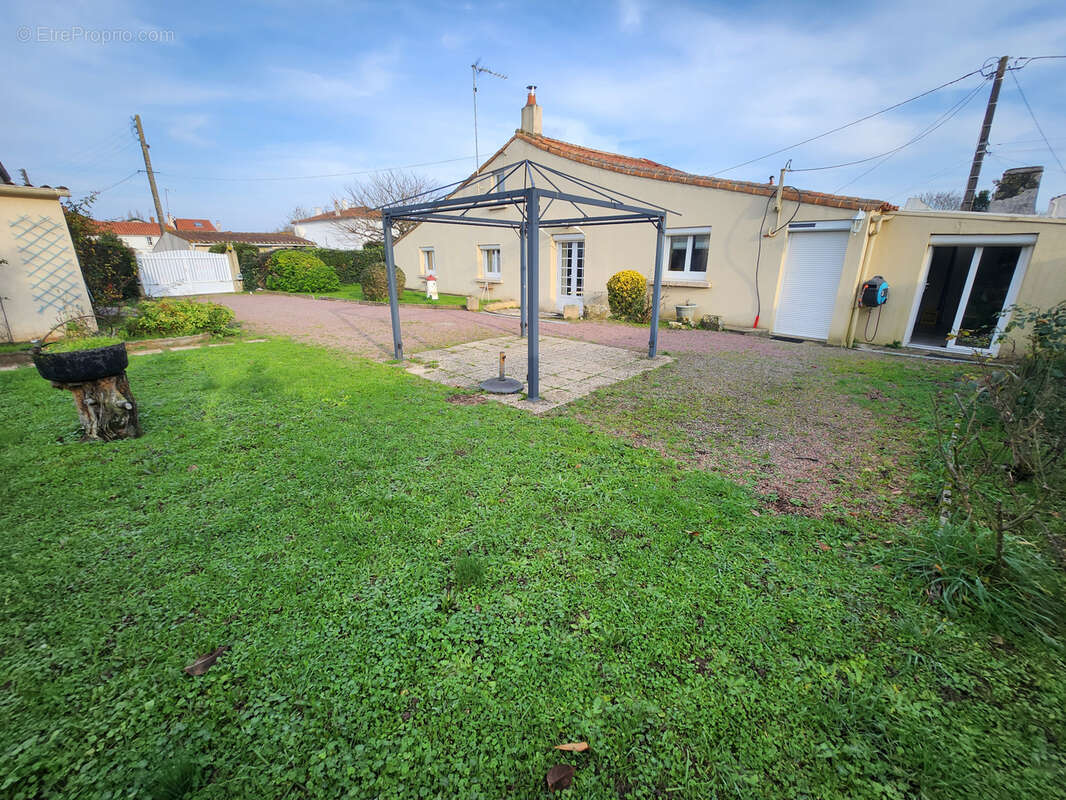 Maison à SAINTE-GEMME-LA-PLAINE