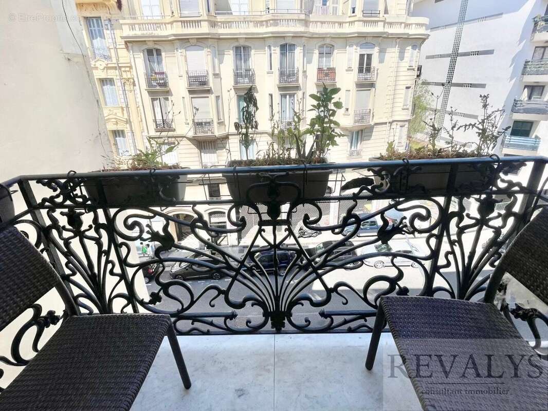 Alpes maritimes (06) - nice centre ville/ gare du sud / liberation - a vendre appartement 3 pieces en etage eleve avec balcon et - photo 3