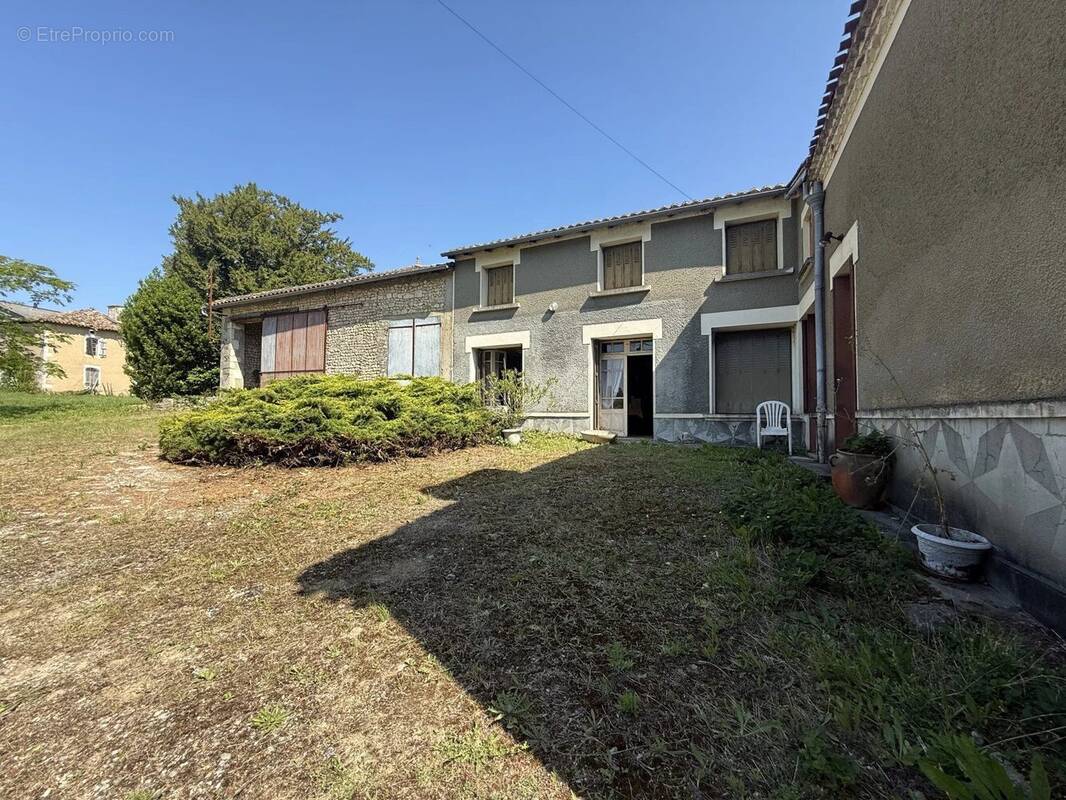 Maison à BESSAC