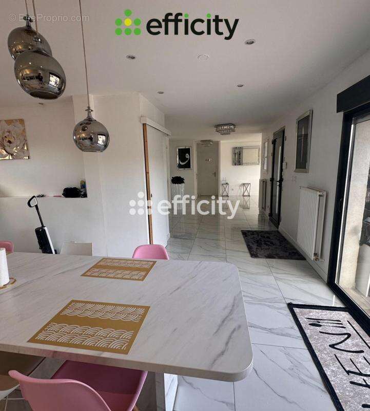 Maison à VAULX-EN-VELIN