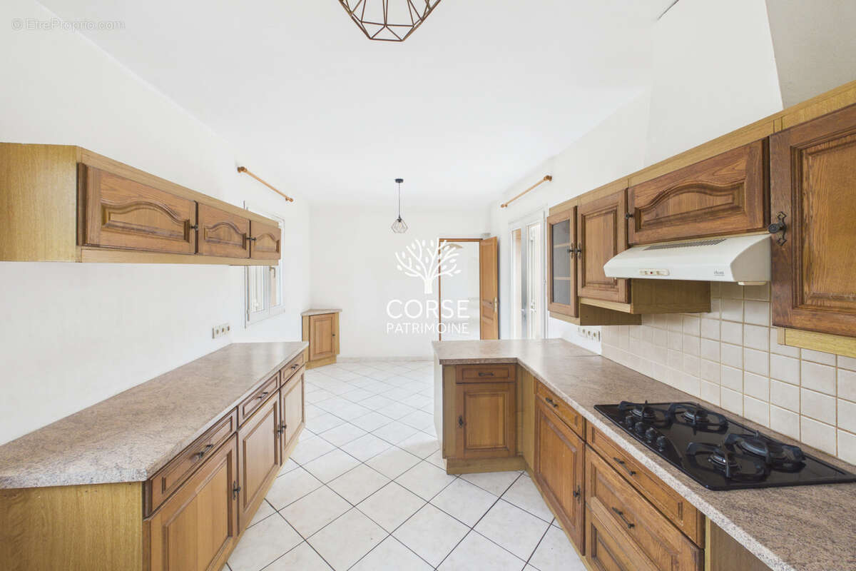 Maison avec appartement indépendant sur terrain piscinable et constructible - photo 10
