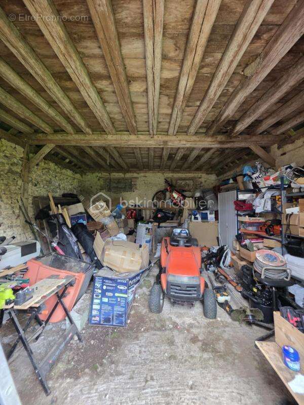 Bâtiment de stockage et terrain de 500m2 - photo 3