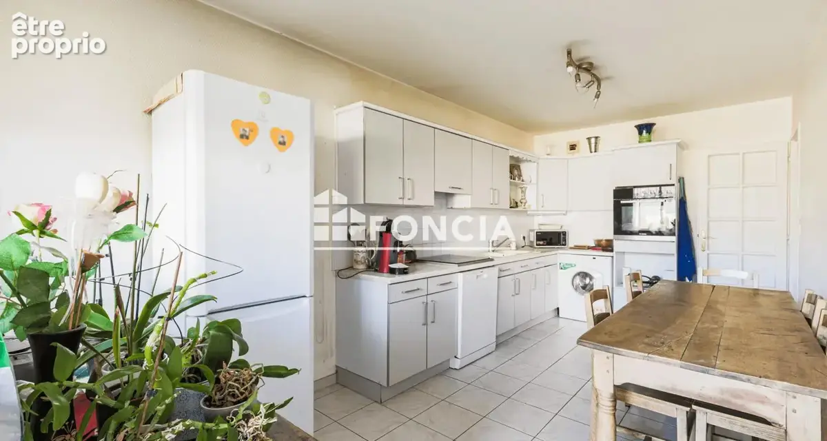 T4 avec balcon et cave - possibilite garage - photo 3