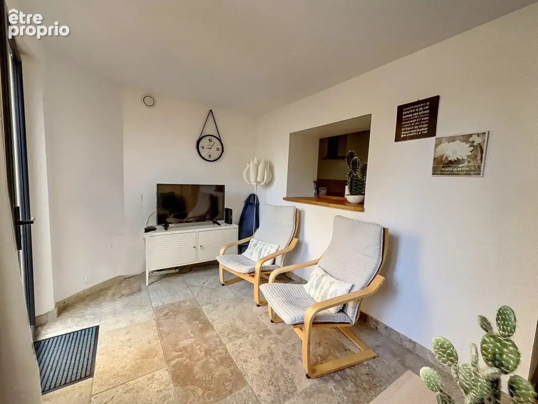 Au coeur du Brusc - T2 Rez-de-jardin avec terrasse - photo 4