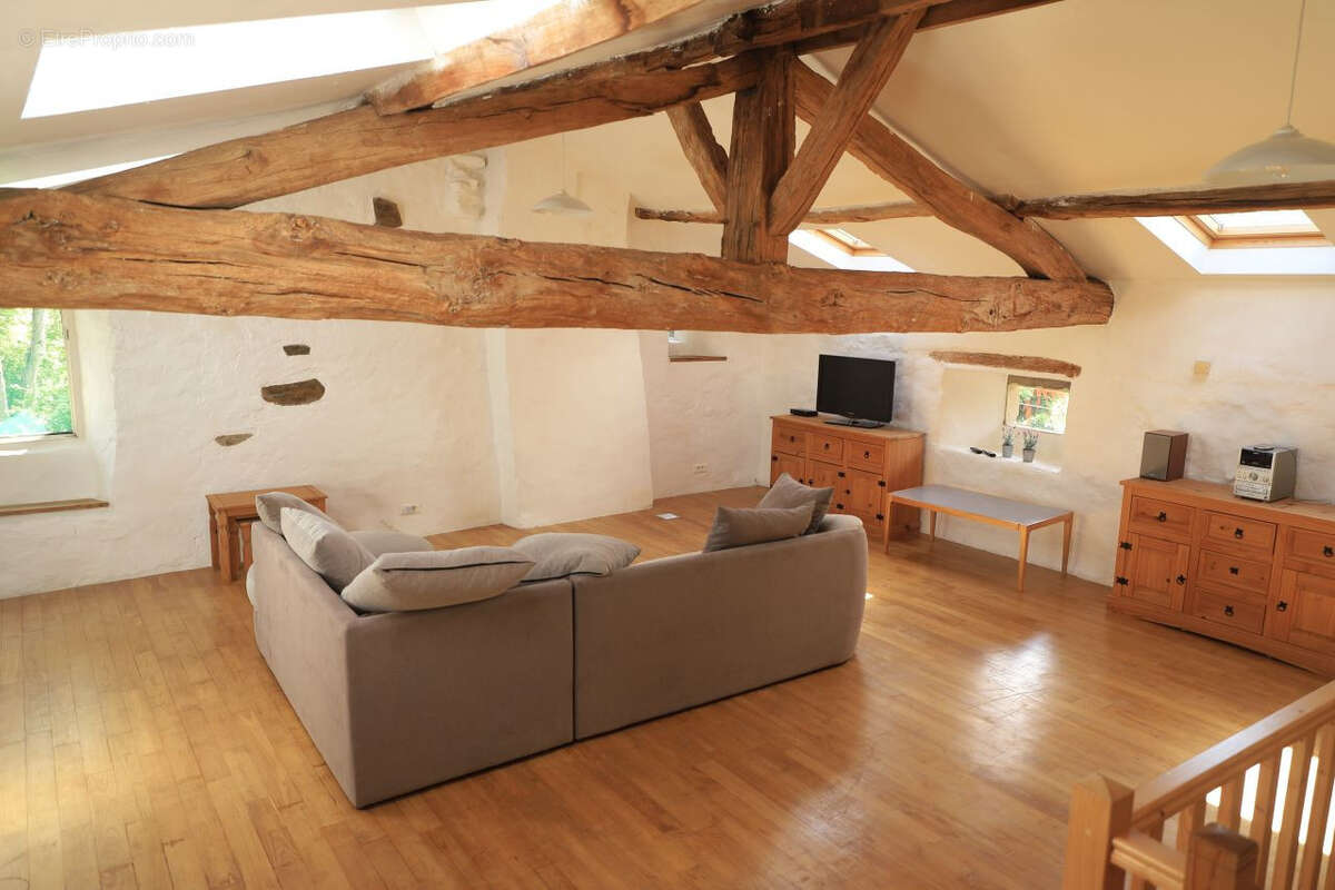 Maison à CHERVES-CHATELARS