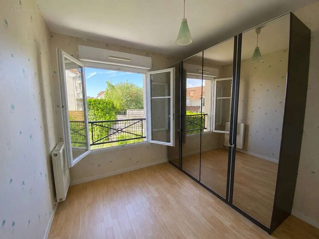 Maison à CHANTELOUP-LES-VIGNES