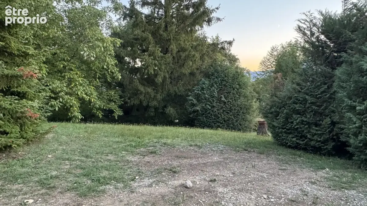 Photo Terrain à Pugny-Chatenod au prix de 295 000€