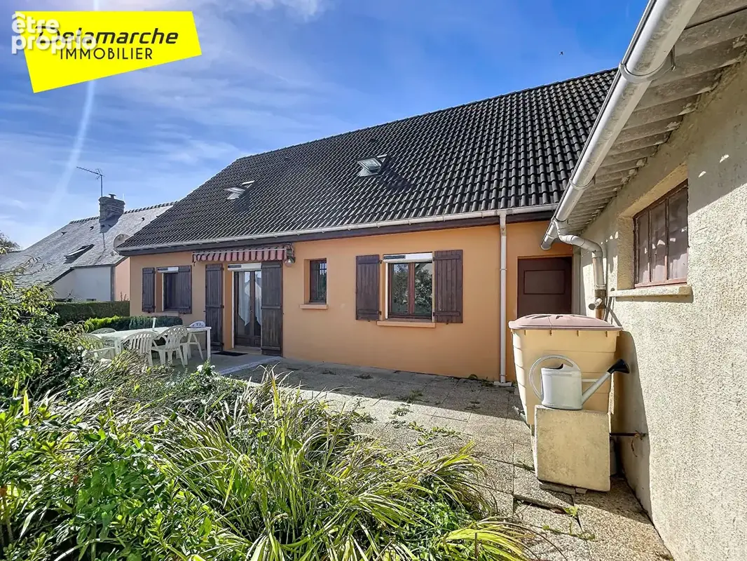 A VENDRE : Maison de plain pied dans le bourg de Gavray - photo 2